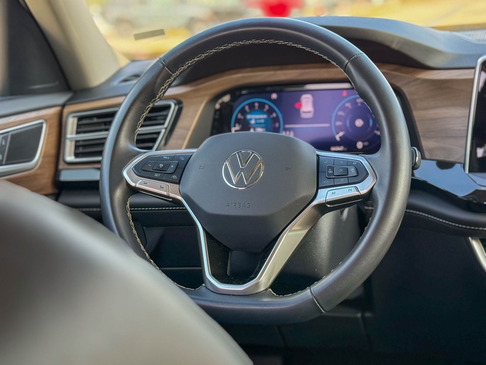 2025 Volkswagen Atlas 2.0T SE w/Technology