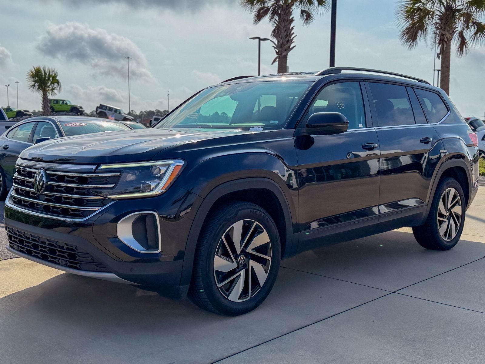 2025 Volkswagen Atlas 2.0T SE w/Technology