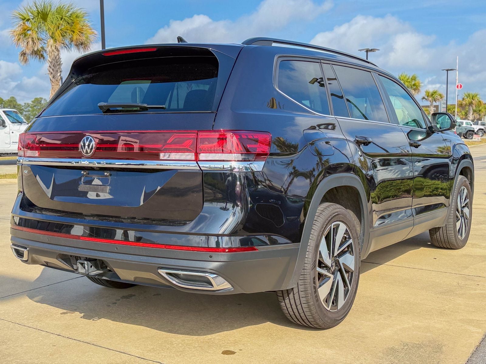 2025 Volkswagen Atlas 2.0T SE w/Technology