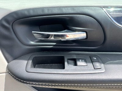 2016 Chrysler Town & Country Touring-L