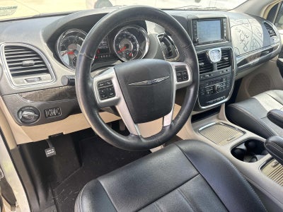 2016 Chrysler Town & Country Touring-L