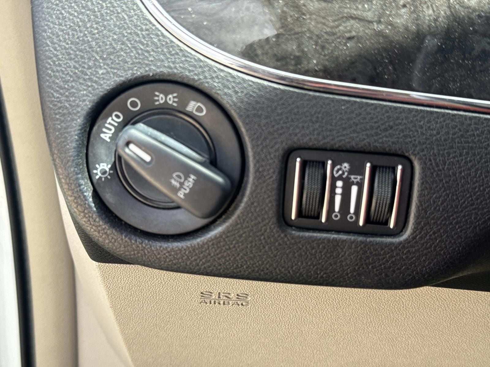 2016 Chrysler Town & Country Touring-L