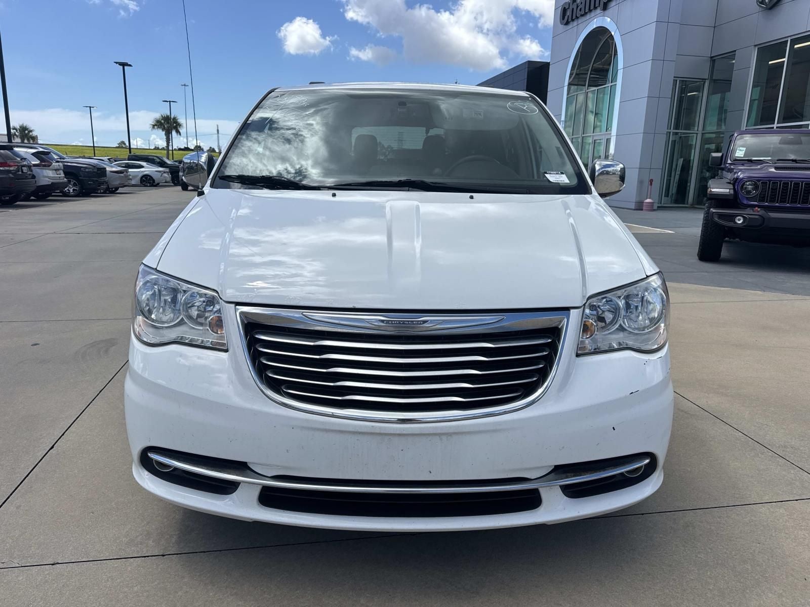 2016 Chrysler Town & Country Touring-L