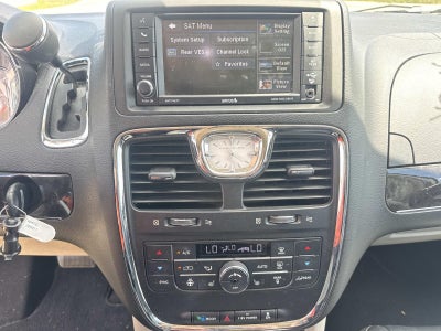 2016 Chrysler Town & Country Touring-L