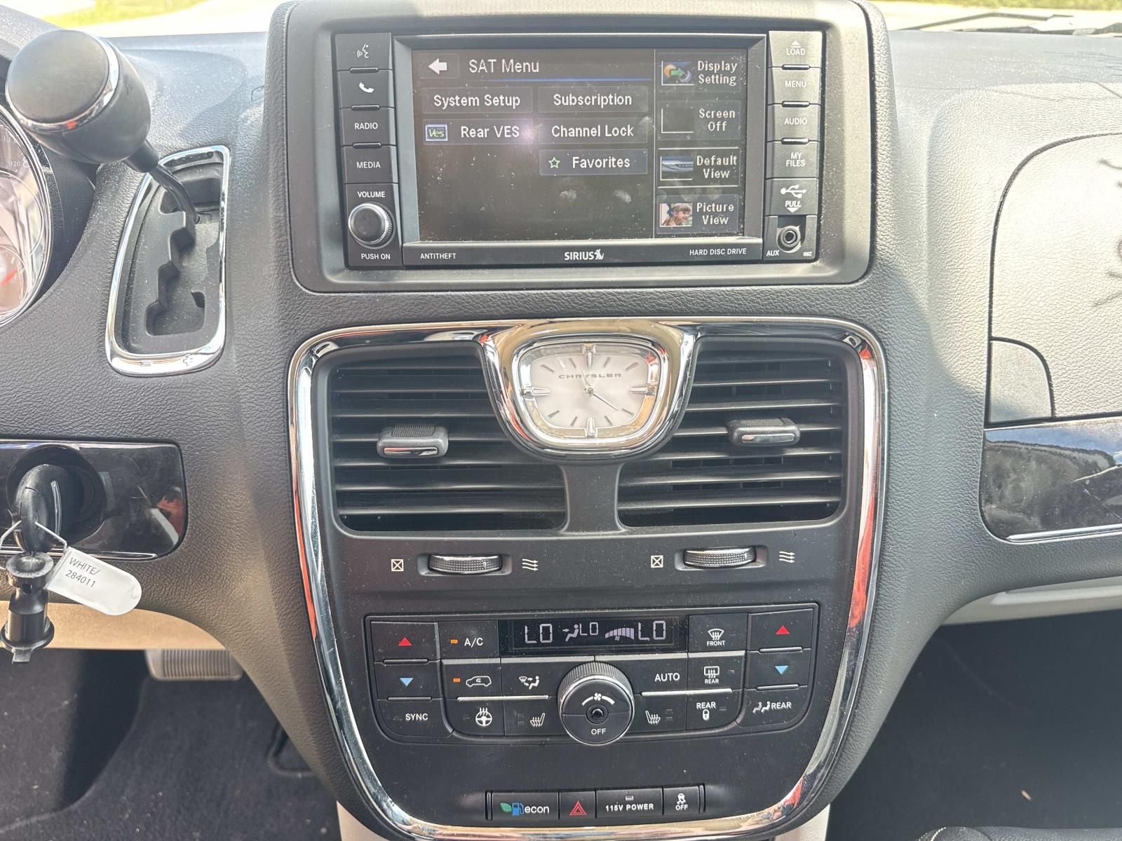 2016 Chrysler Town & Country Touring-L