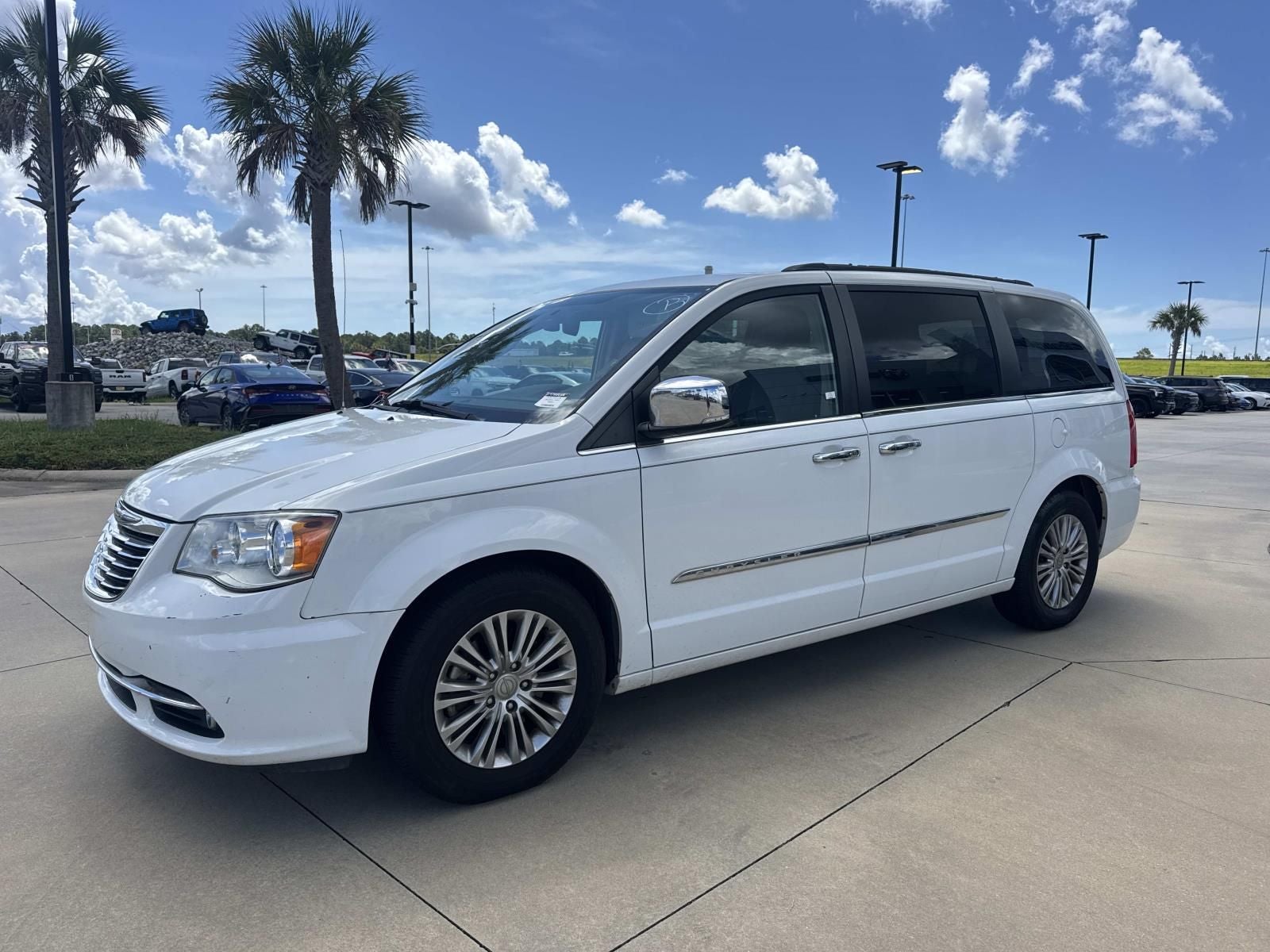 2016 Chrysler Town & Country Touring-L