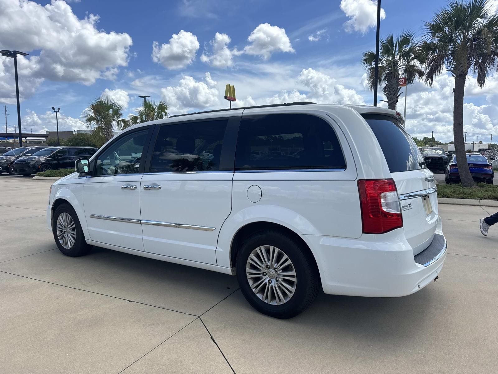 2016 Chrysler Town & Country Touring-L