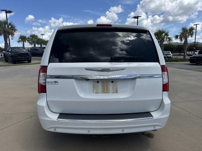 2016 Chrysler Town & Country Touring-L