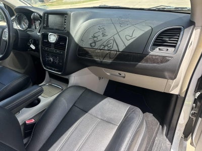 2016 Chrysler Town & Country Touring-L