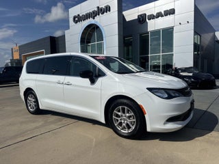 2024 Chrysler Voyager LX
