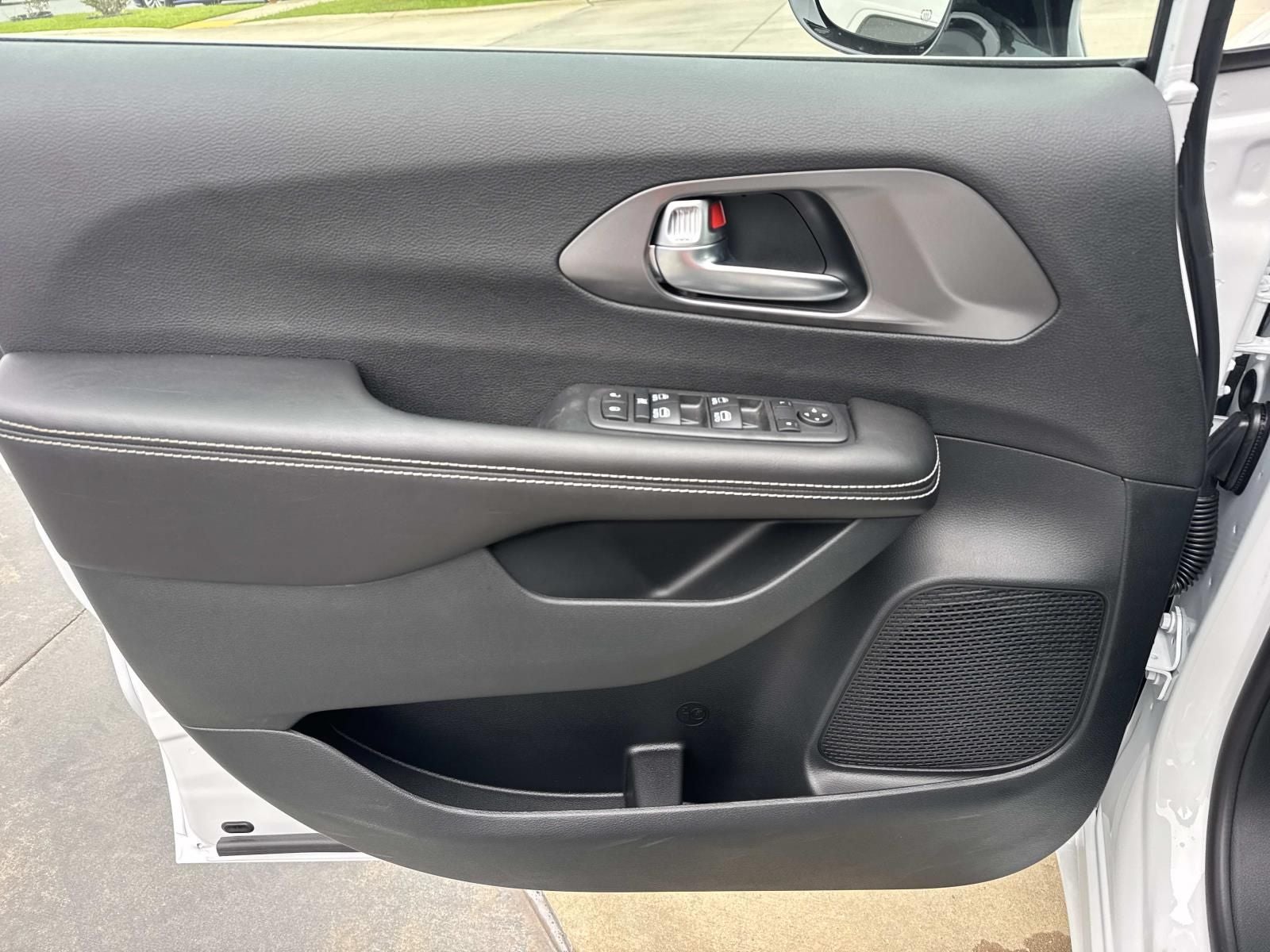 2026 Chrysler Voyager VOYAGER LX