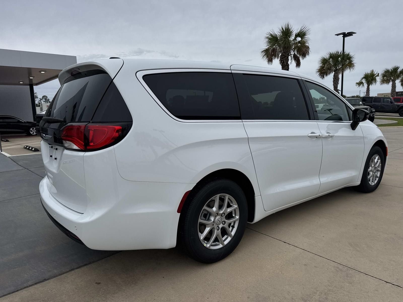 2026 Chrysler Voyager VOYAGER LX