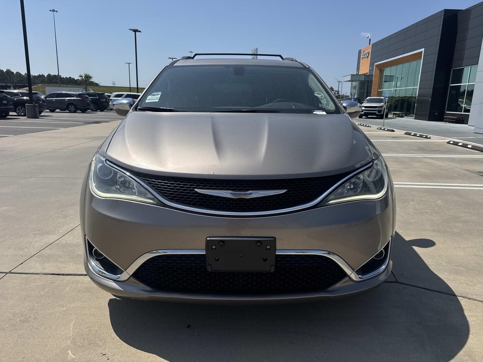 Used 2017 Chrysler Pacifica Limited with VIN 2C4RC1GG3HR762943 for sale in Gulfport, MS