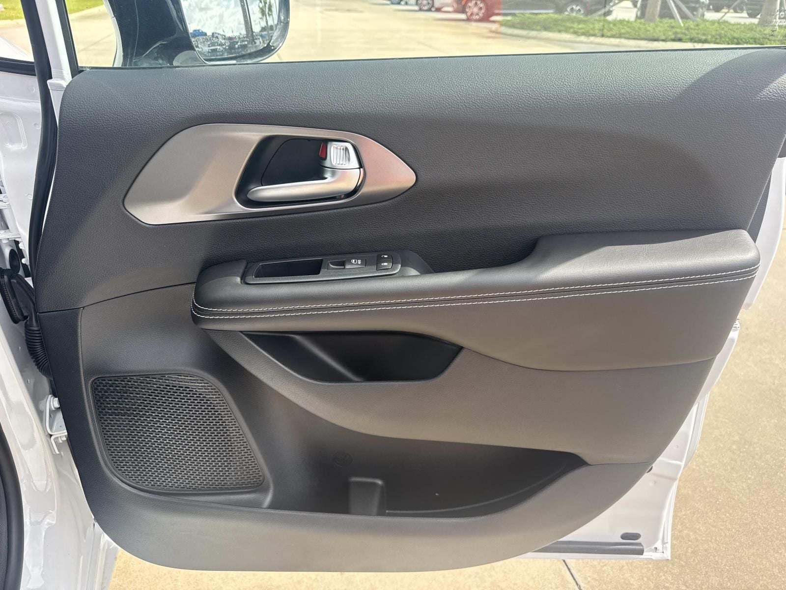 2027 Chrysler Pacifica PACIFICA LIMITED