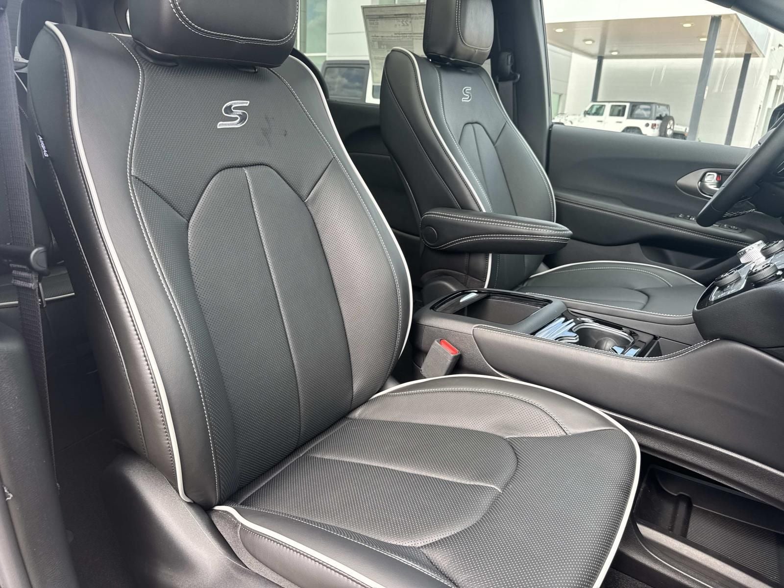 2027 Chrysler Pacifica PACIFICA LIMITED