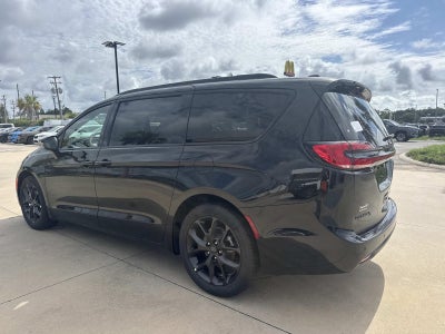 2027 Chrysler Pacifica PACIFICA LIMITED
