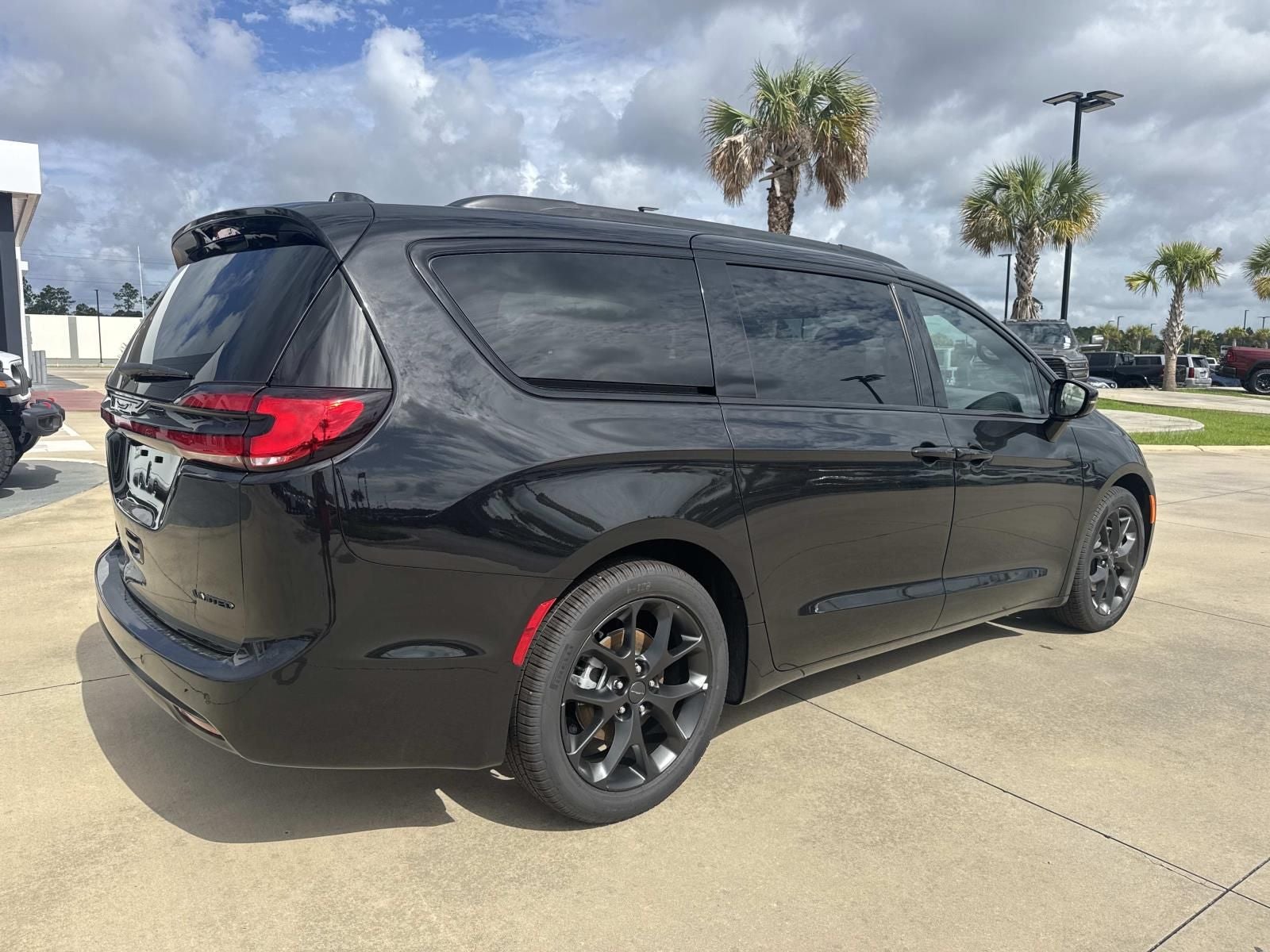 2027 Chrysler Pacifica PACIFICA LIMITED