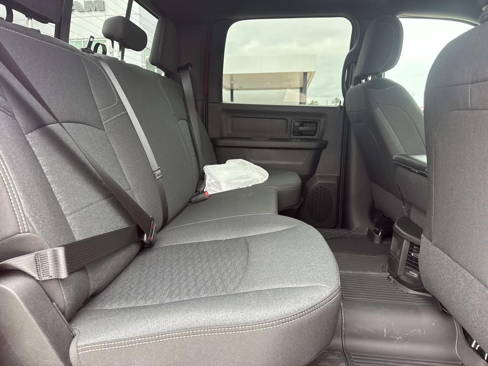 2026 RAM Ram 2500 RAM 2500 BLACK EXPRESS CREW CAB 4X4 6'4' BOX