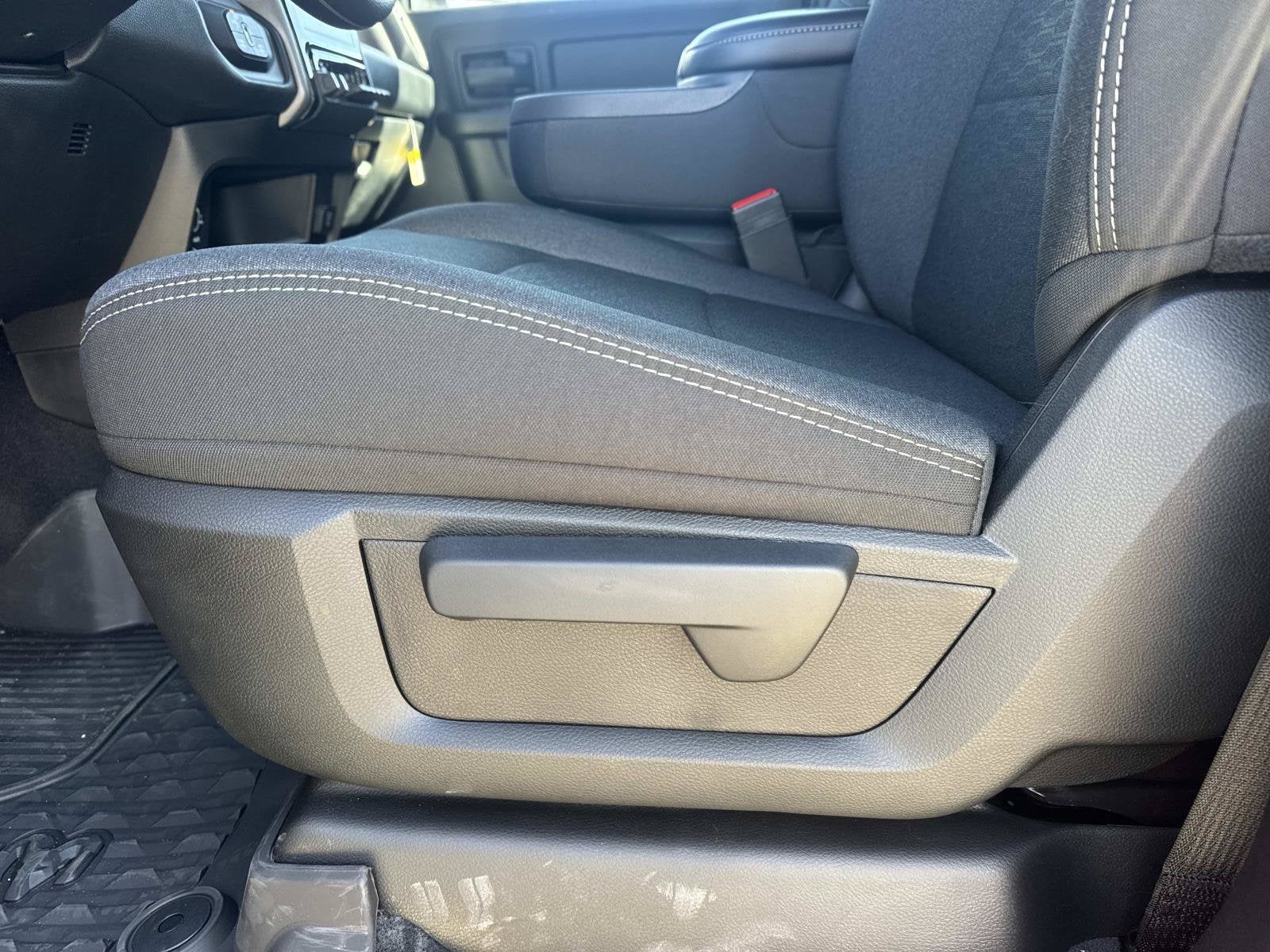 2027 RAM Ram 3500 RAM 3500 TRADESMAN CREW CAB 4X4 8' BOX