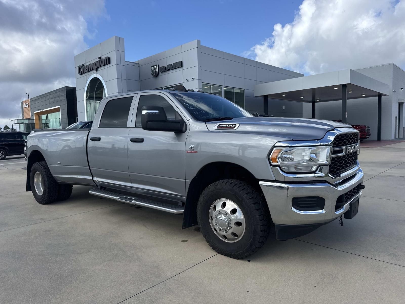 2023 RAM 3500 Tradesman Crew Cab 4x4 8' Box