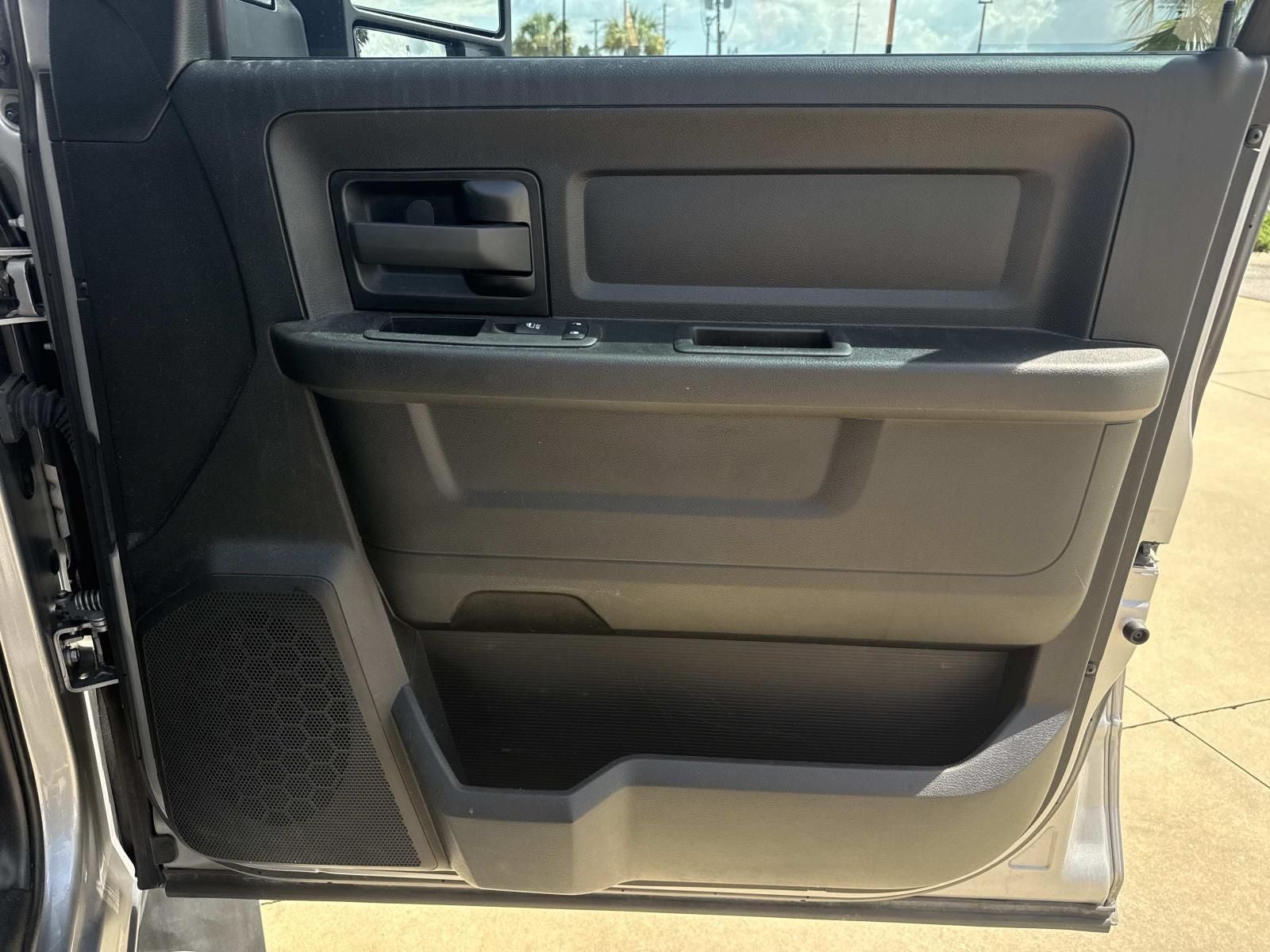 2023 RAM 3500 Tradesman Crew Cab 4x4 8' Box