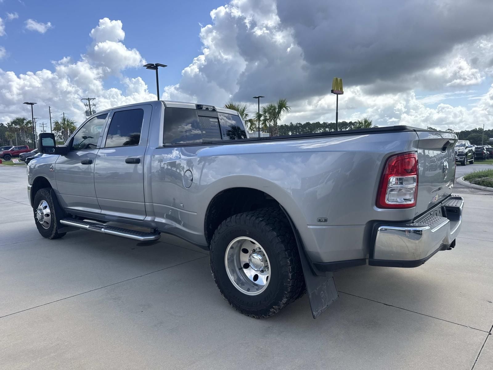 2023 RAM 3500 Tradesman Crew Cab 4x4 8' Box