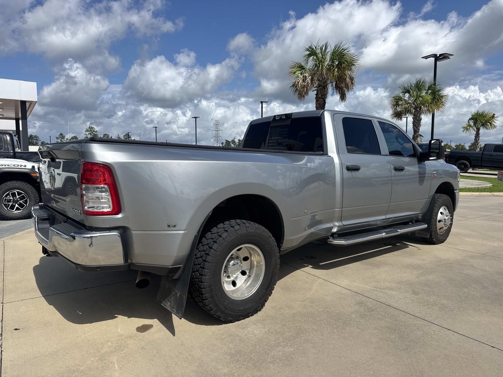 2023 RAM 3500 Tradesman Crew Cab 4x4 8' Box