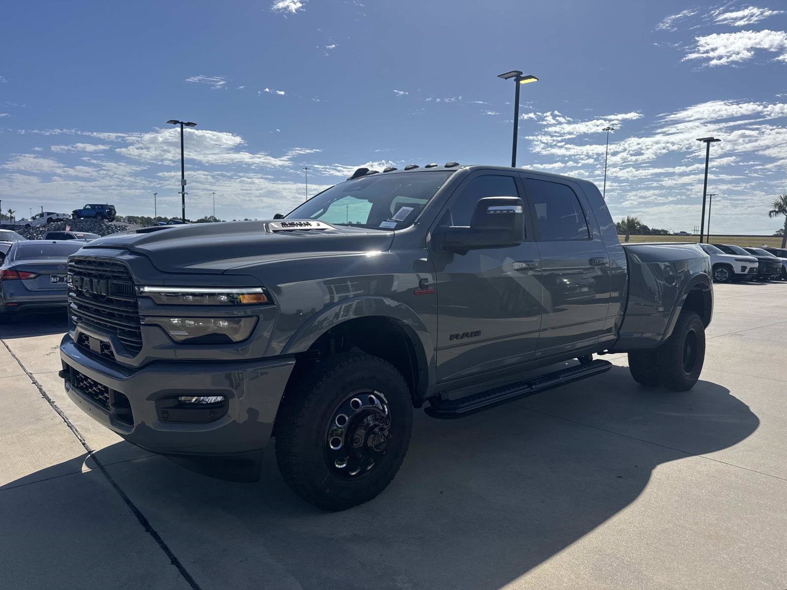 2027 RAM Ram 3500 RAM 3500 LARAMIE MEGA CAB 4X4 6'4' BOX