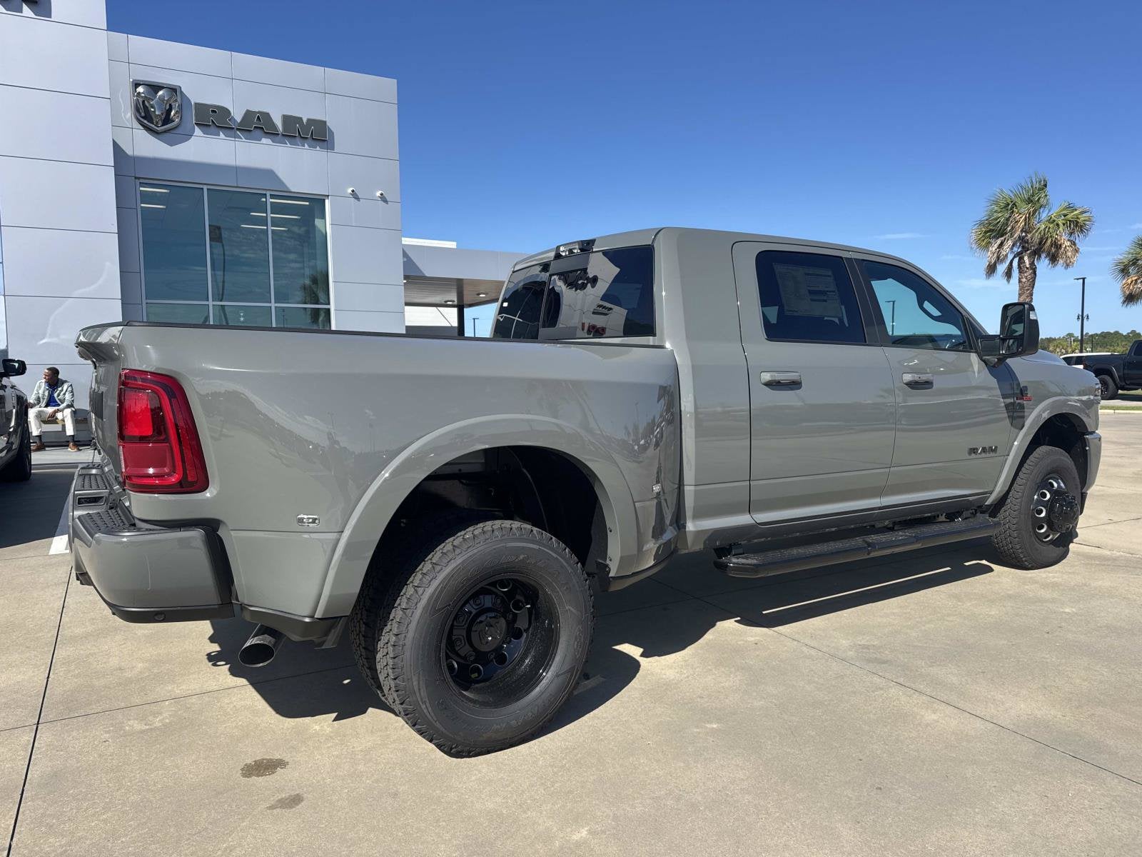 2027 RAM Ram 3500 RAM 3500 LARAMIE MEGA CAB 4X4 6'4' BOX