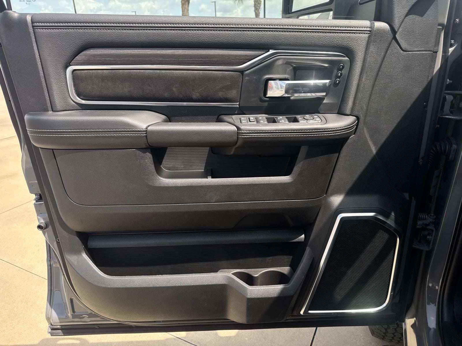 2026 RAM Ram 3500 RAM 3500 LARAMIE MEGA CAB 4X4 6'4' BOX