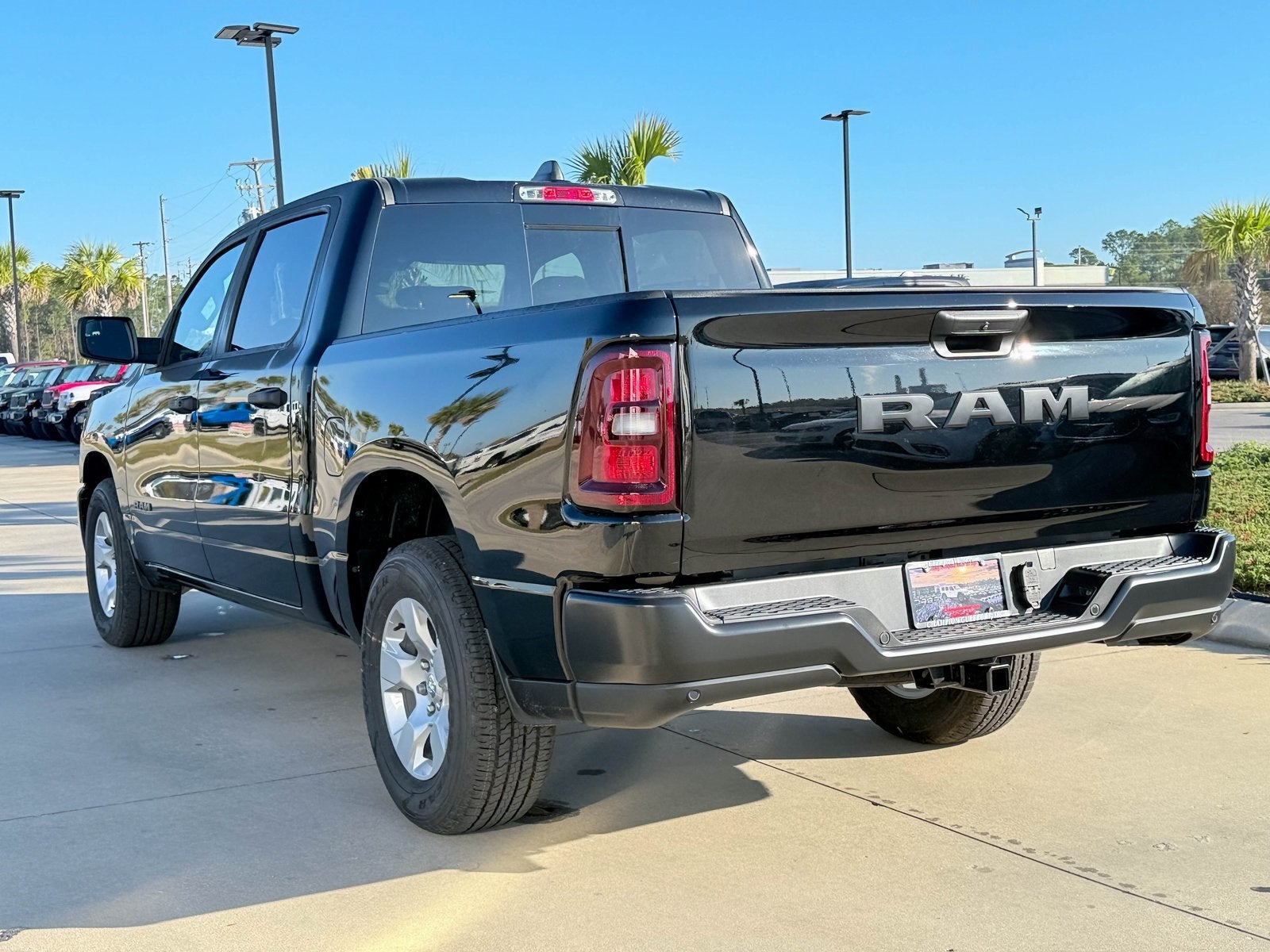 2025 RAM Ram 1500 RAM 1500 TRADESMAN CREW CAB 4X2 5'7' BOX