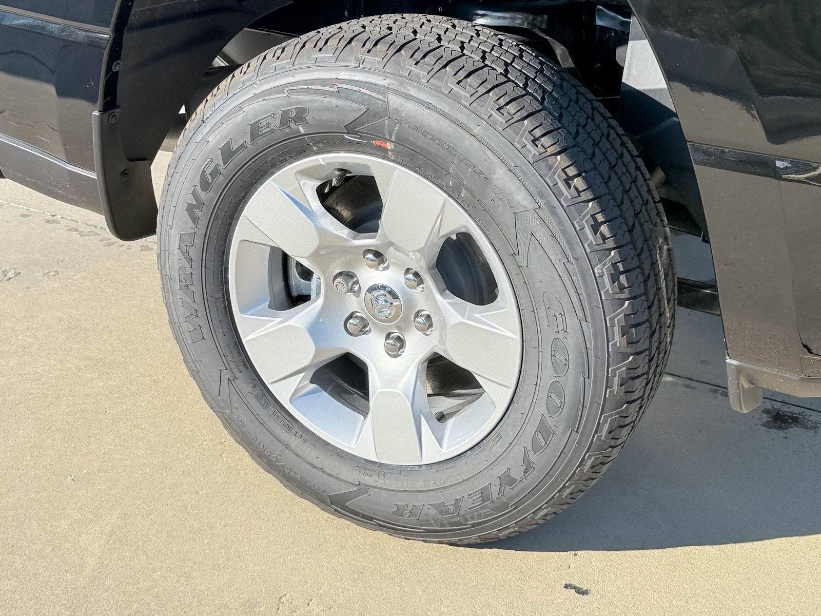 2025 RAM Ram 1500 RAM 1500 TRADESMAN CREW CAB 4X2 5'7' BOX