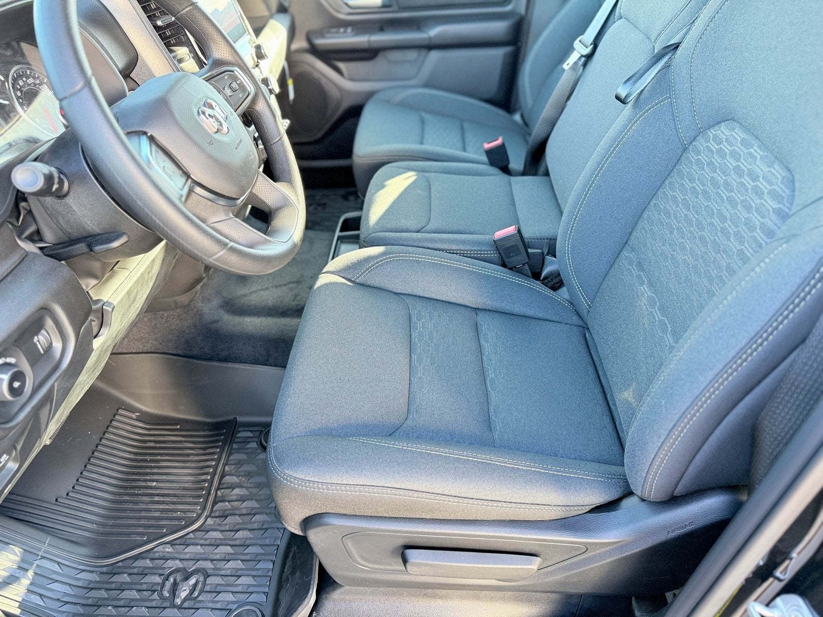 2025 RAM Ram 1500 RAM 1500 TRADESMAN CREW CAB 4X2 5'7' BOX