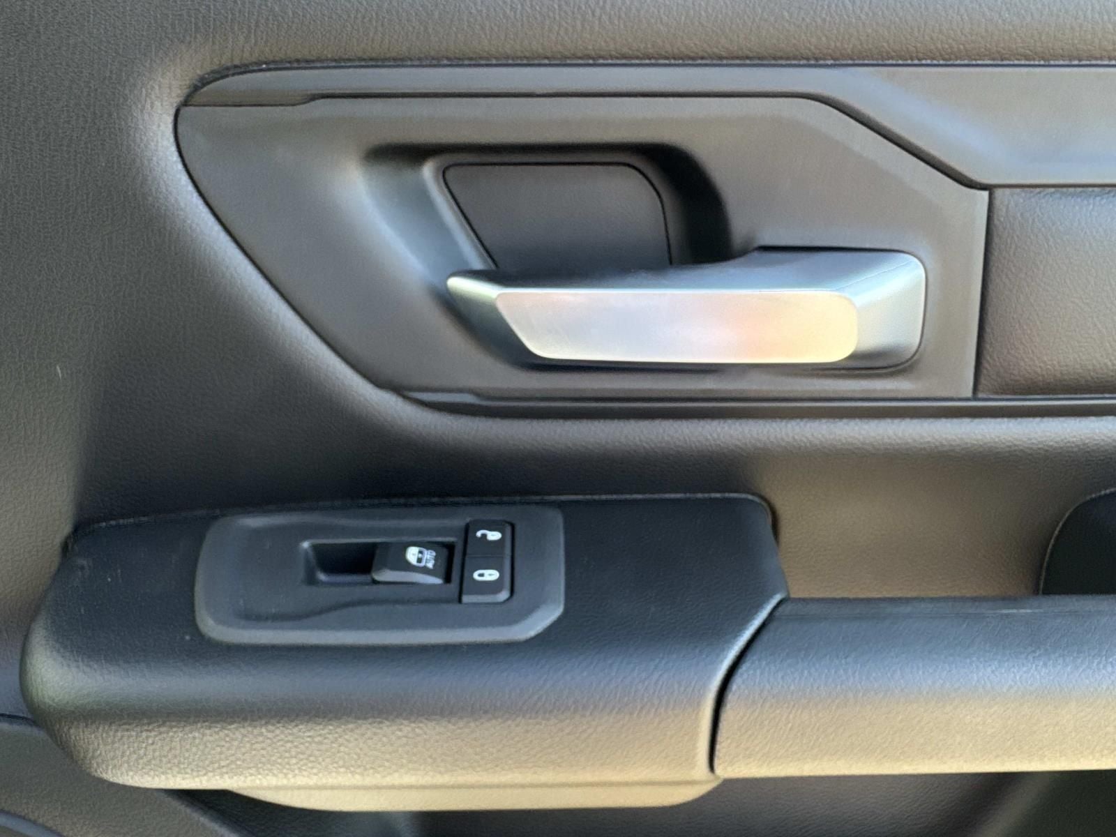 2026 RAM 1500 RAM 1500 TRADESMAN CREW CAB 4X2 5'7' BOX