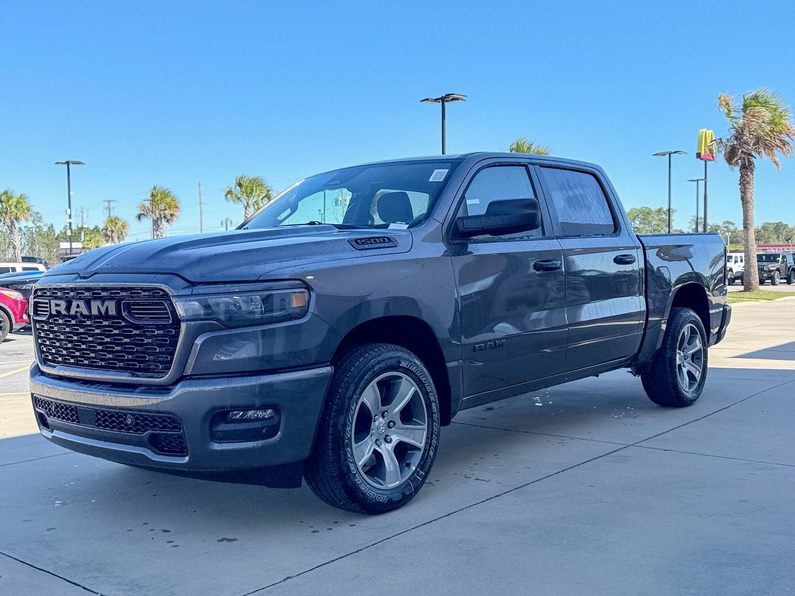 2025 RAM Ram 1500 RAM 1500 TRADESMAN CREW CAB 4X2 5'7' BOX