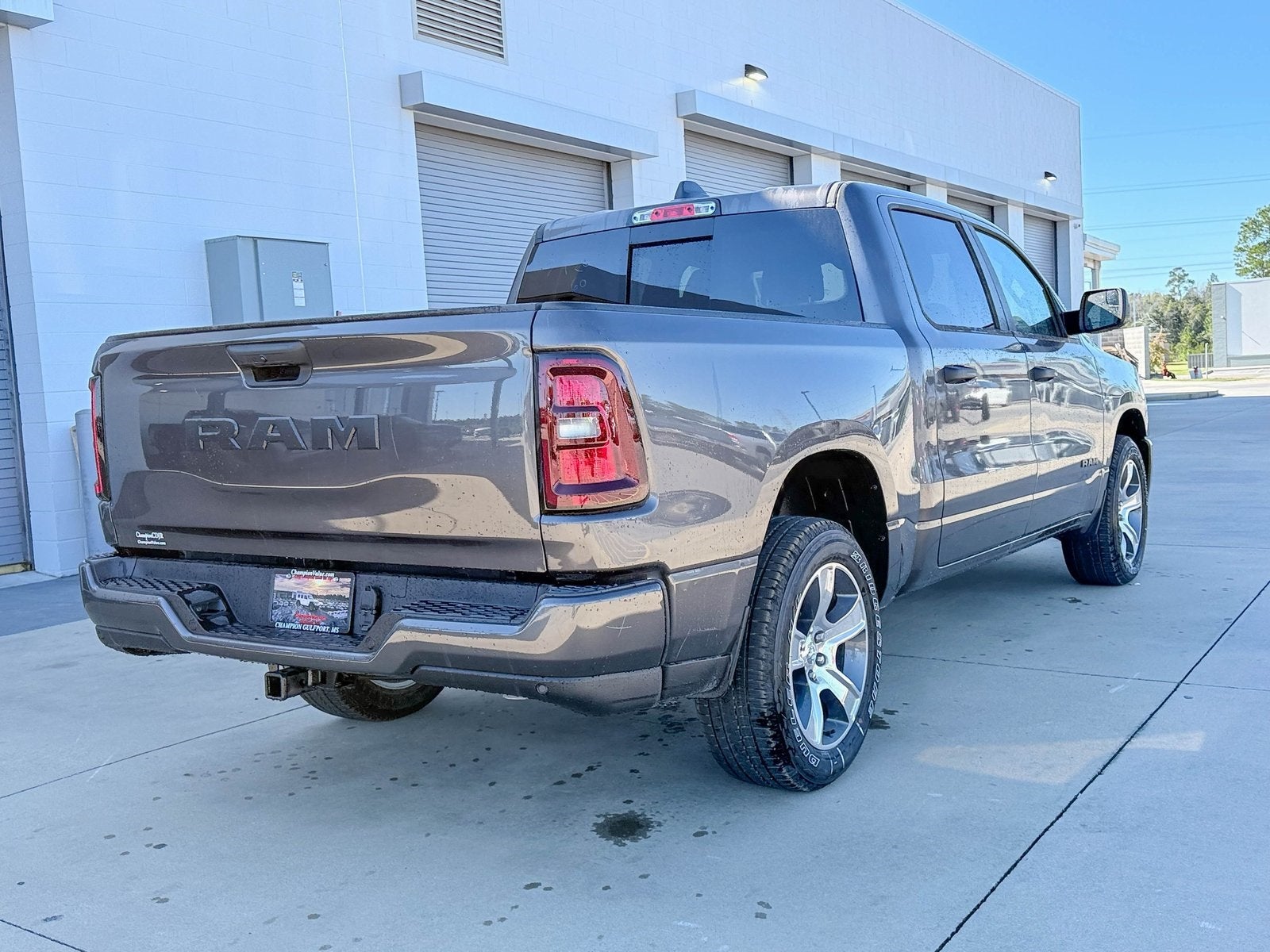 2025 RAM Ram 1500 RAM 1500 TRADESMAN CREW CAB 4X2 5'7' BOX