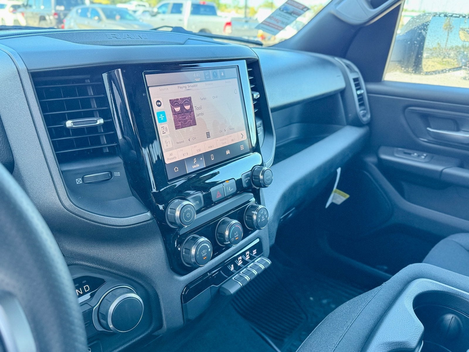 2025 RAM Ram 1500 RAM 1500 TRADESMAN CREW CAB 4X2 5'7' BOX