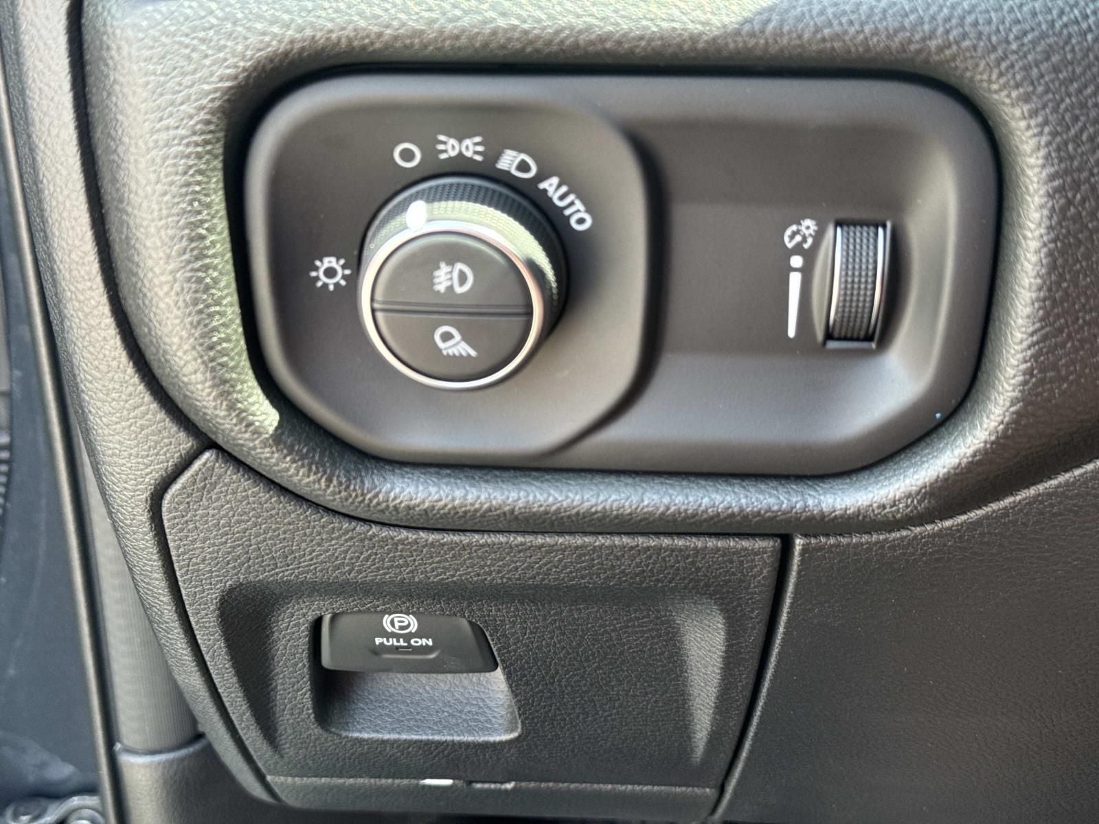2026 RAM Ram 1500 RAM 1500 EXPRESS CREW CAB 4X2 5'7' BOX