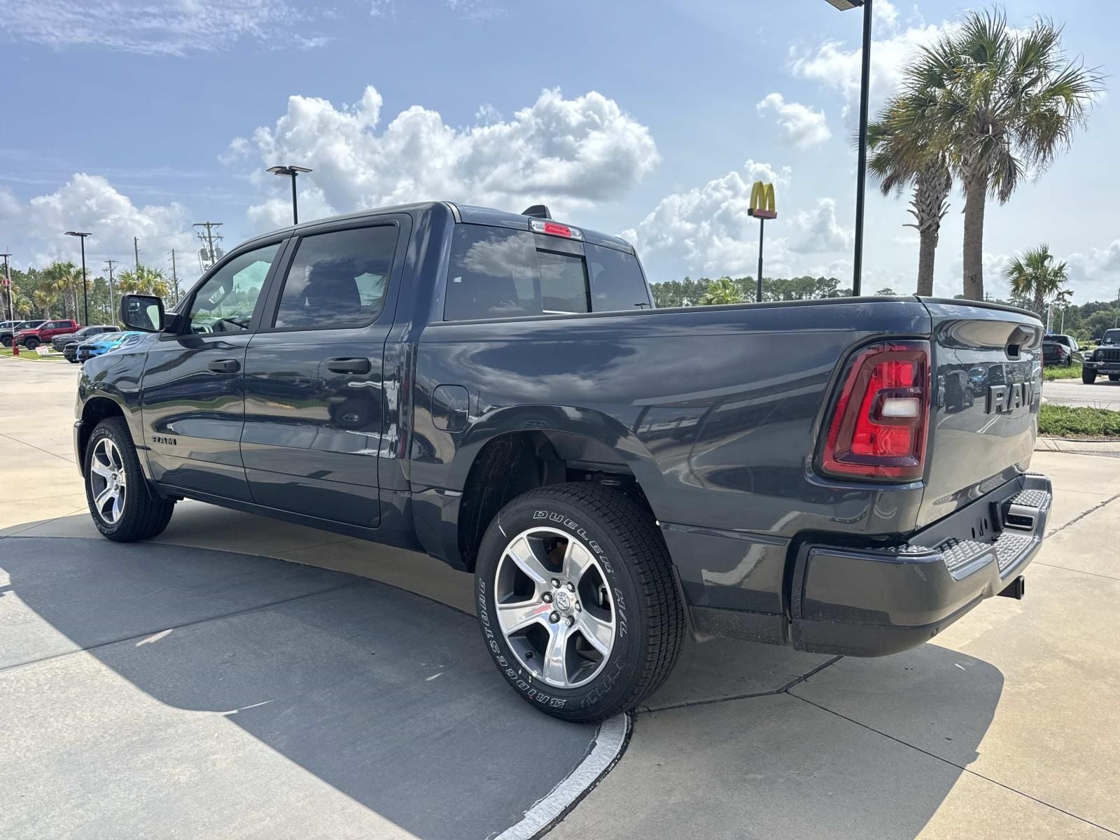 2026 RAM Ram 1500 RAM 1500 EXPRESS CREW CAB 4X2 5'7' BOX