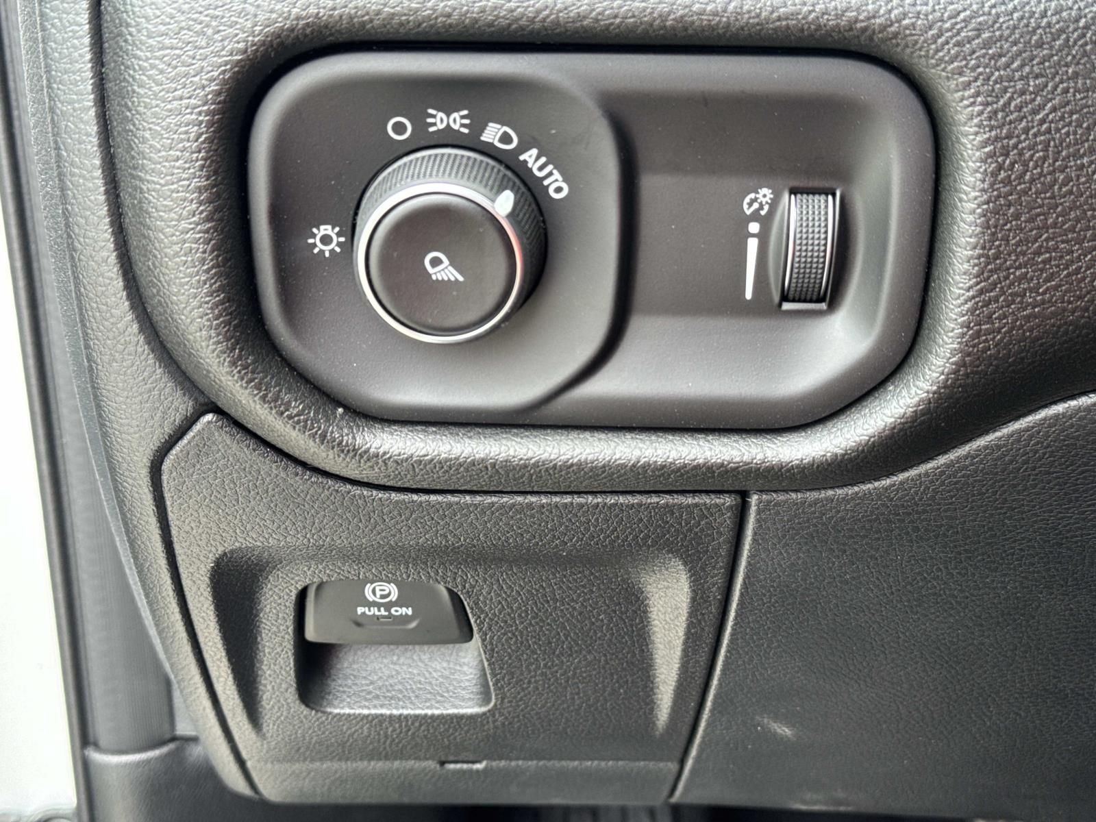 2026 RAM Ram 1500 RAM 1500 TRADESMAN CREW CAB 4X2 5'7' BOX