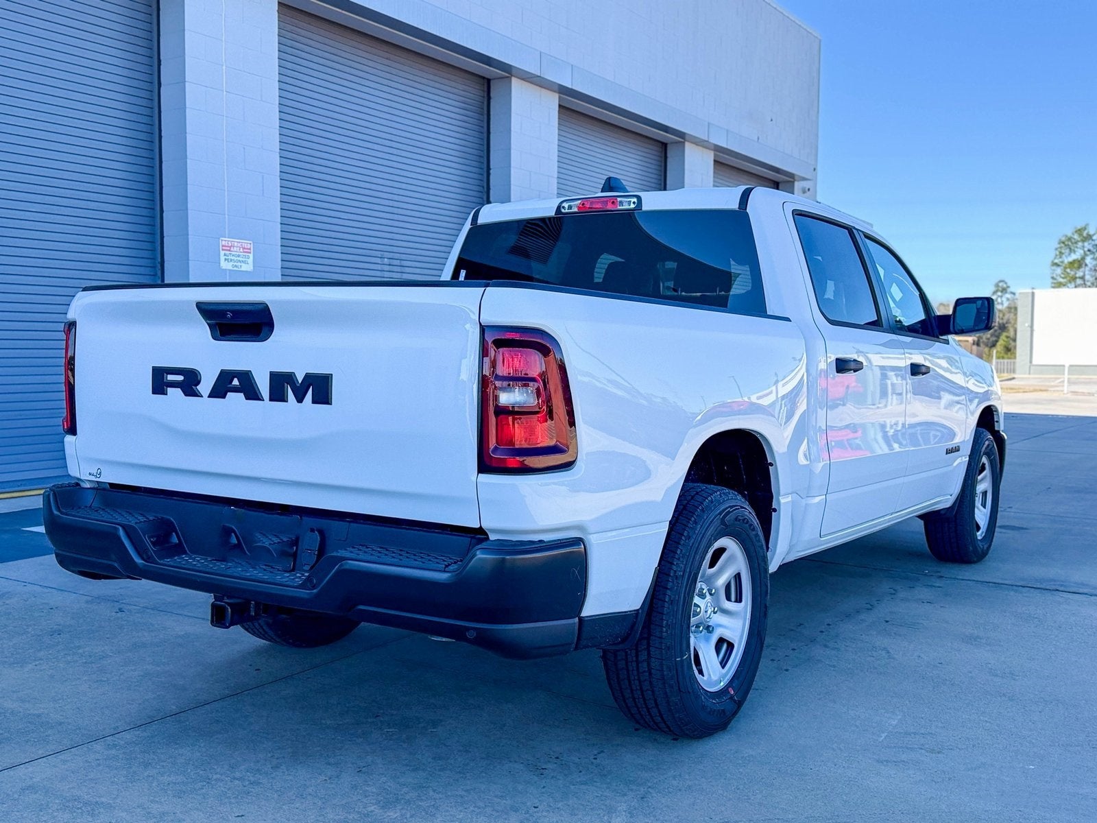 2026 RAM Ram 1500 RAM 1500 TRADESMAN CREW CAB 4X2 5'7' BOX