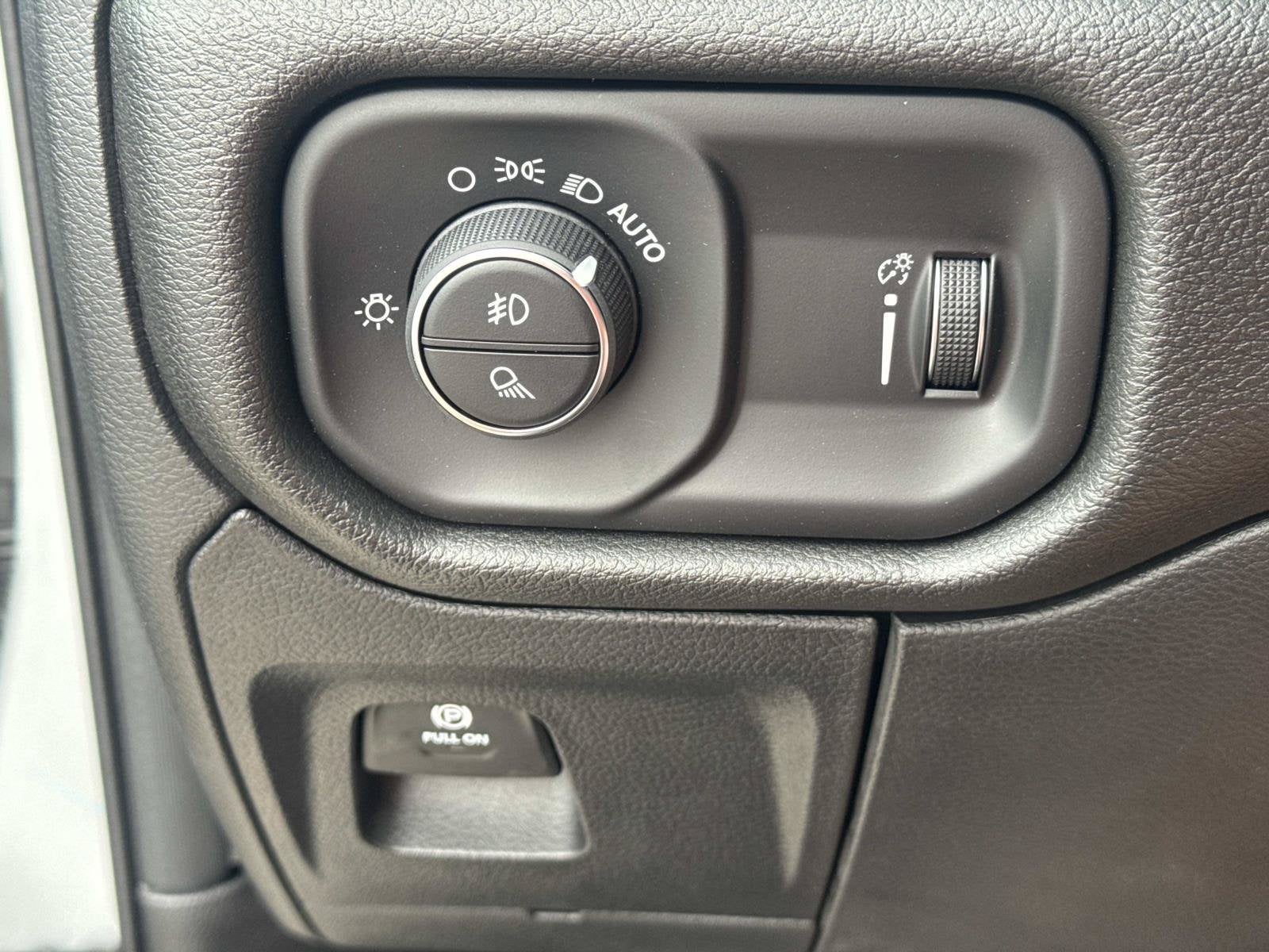 2026 RAM Ram 1500 RAM 1500 EXPRESS CREW CAB 4X2 5'7' BOX