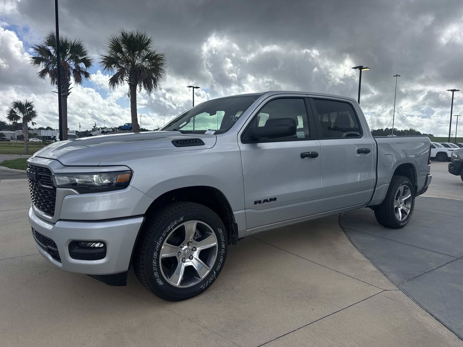 2026 RAM Ram 1500 RAM 1500 EXPRESS CREW CAB 4X2 5'7' BOX