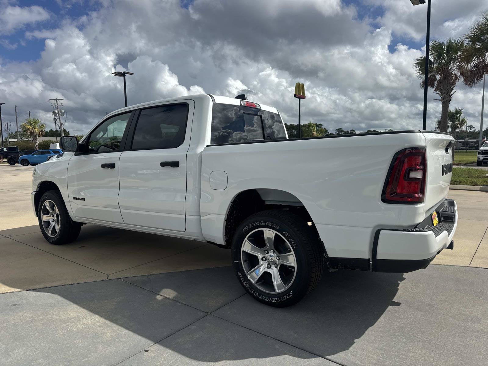 2026 RAM Ram 1500 RAM 1500 EXPRESS CREW CAB 4X2 5'7' BOX