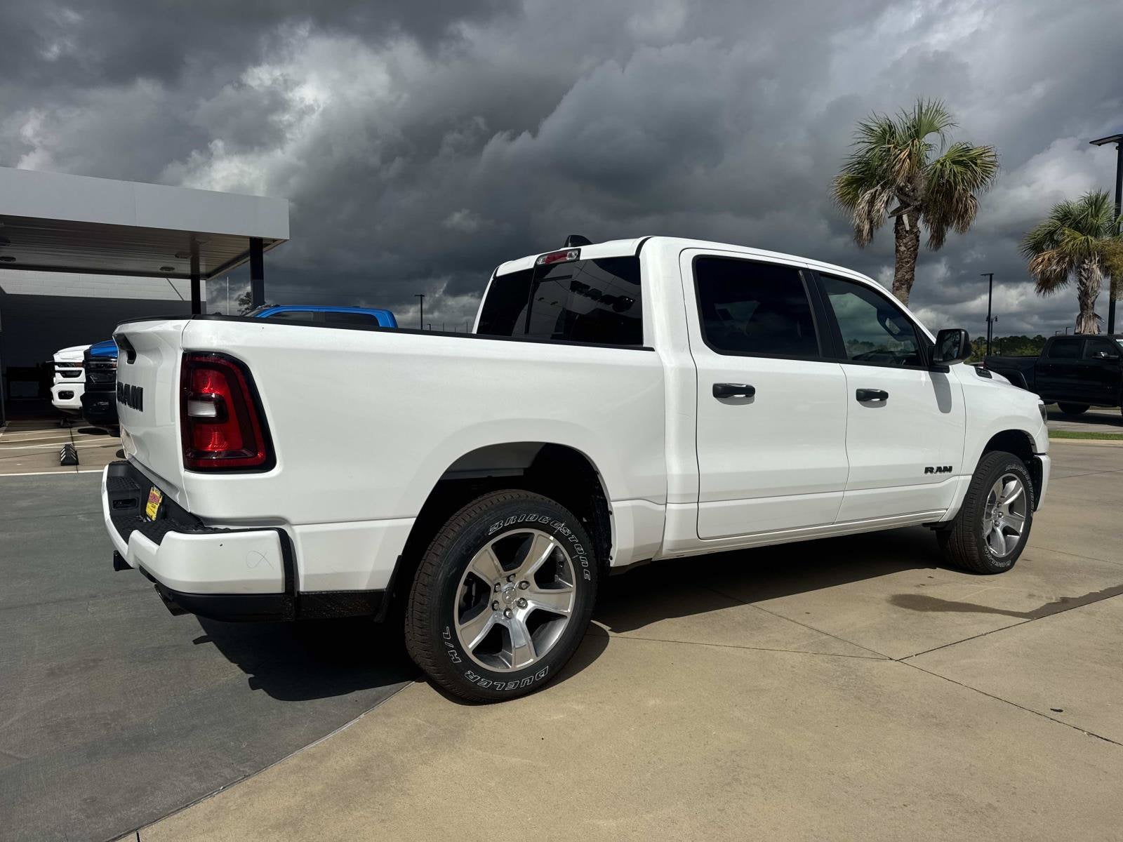2026 RAM Ram 1500 RAM 1500 EXPRESS CREW CAB 4X2 5'7' BOX
