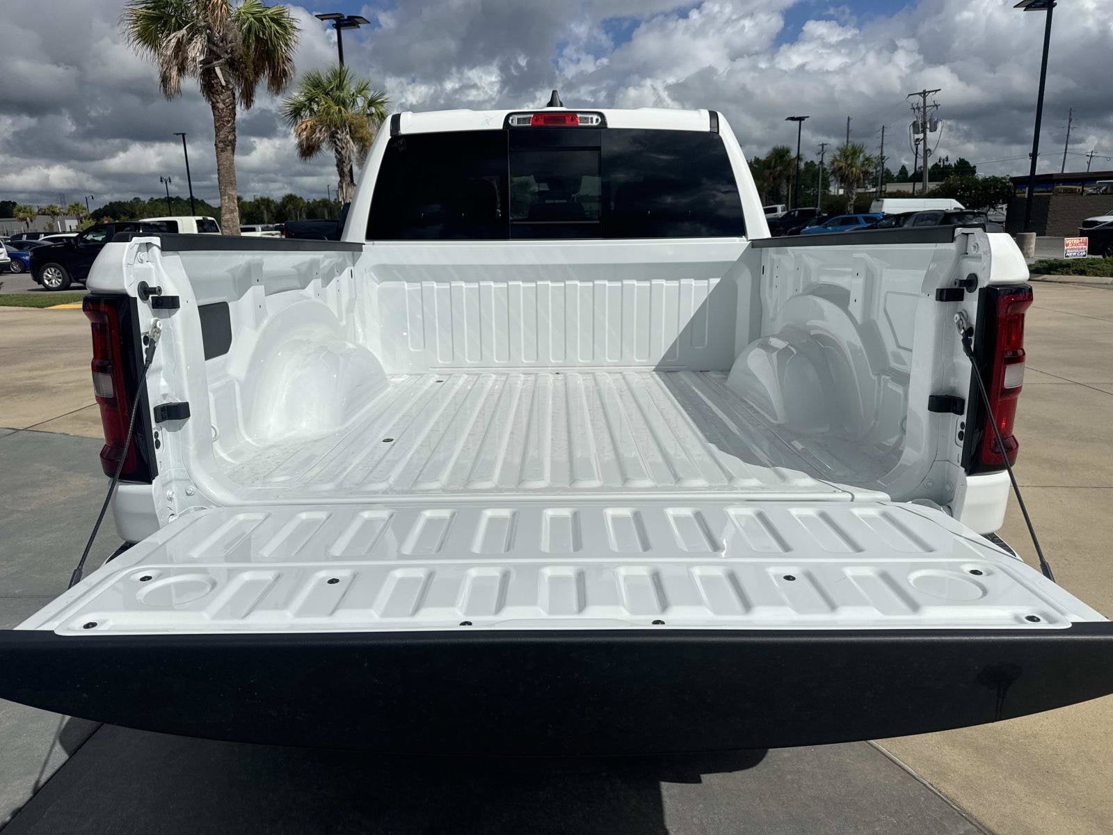 2026 RAM Ram 1500 RAM 1500 EXPRESS CREW CAB 4X2 5'7' BOX