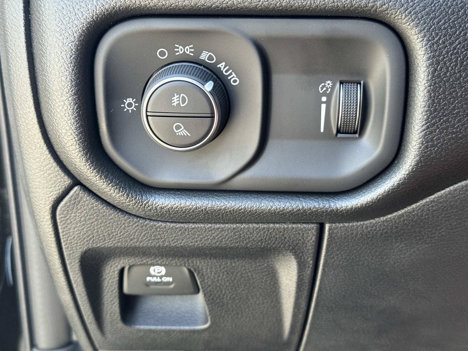 2026 RAM Ram 1500 RAM 1500 EXPRESS CREW CAB 4X2 5'7' BOX