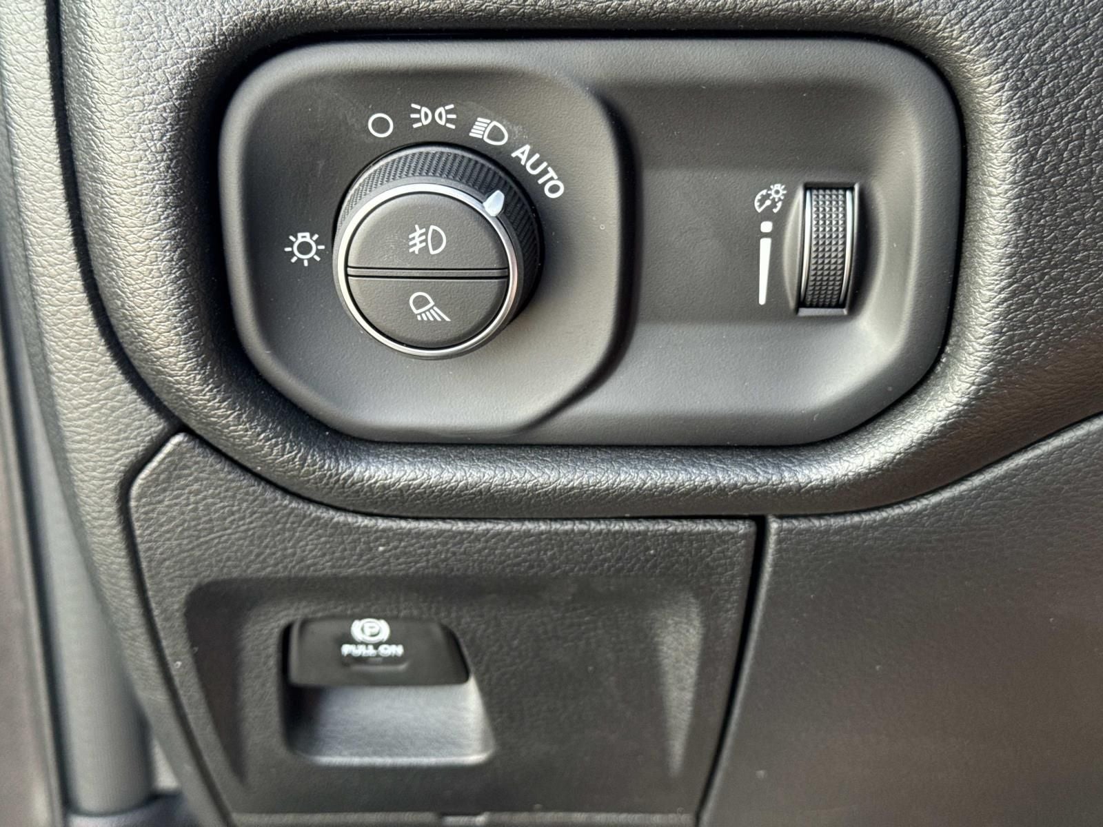 2026 RAM 1500 RAM 1500 WARLOCK CREW CAB 4X4 5'7' BOX