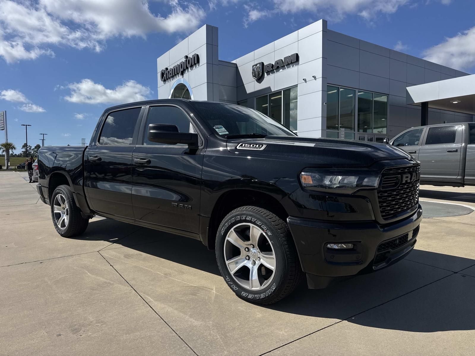 2026 RAM Ram 1500 RAM 1500 EXPRESS CREW CAB 4X4 5'7' BOX