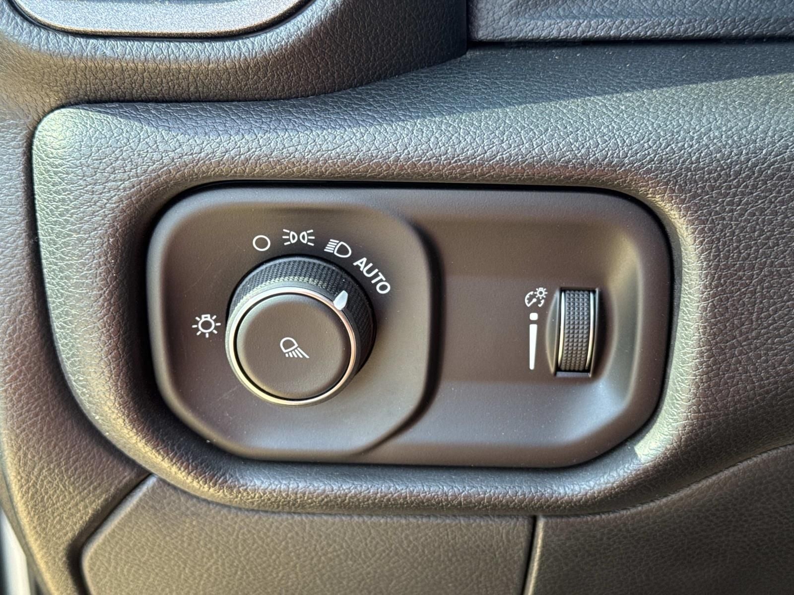 2022 RAM 2500 Tradesman Crew Cab 4x4 6'4' Box